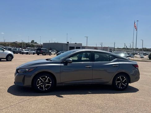 Certified 2025 Nissan Sentra SV FWD image 9