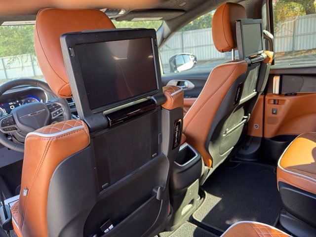 Used 2026 Chrysler Pacifica Pinnacle FWD image 14