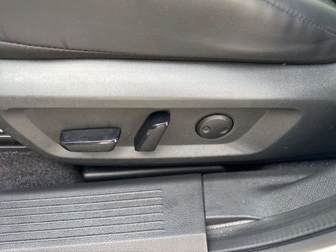 Used 2023 Nissan Rogue SV w/ SV Premium Package image 14