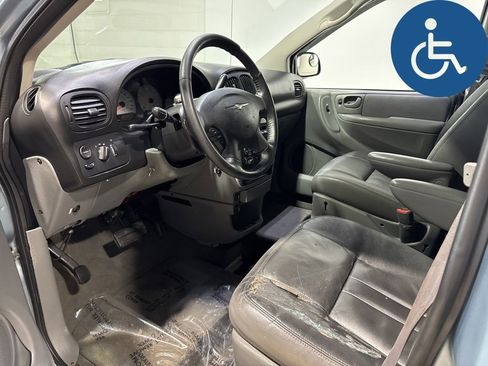 Used 2005 Chrysler Town & Country Touring w/ Leather Interior Group FWD image 22