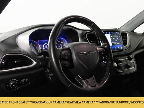 Used 2021 Chrysler Pacifica Touring-L w/ Uconnect Theater Family Group image 5
