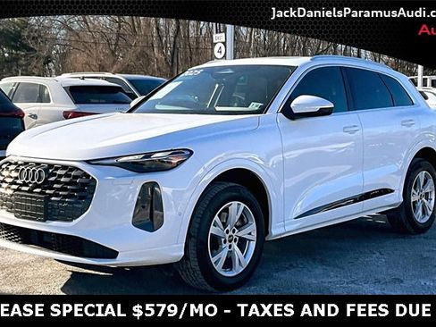 Used 2025 Audi Q5 Premium w/ Convenience Package image 1
