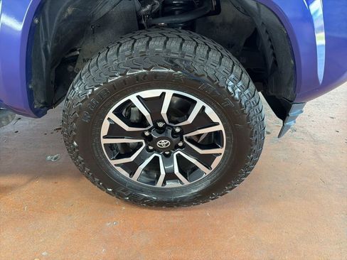 Used 2022 Toyota Tacoma TRD Sport w/ Technology Package AWD/4WD image 10