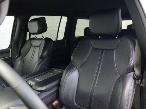 Used 2024 Jeep Wagoneer L Series II w/ Flexible Seating Group RWD image 14