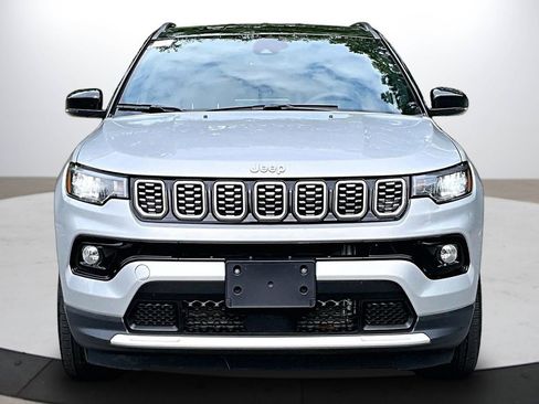 Used 2025 Jeep Compass Limited AWD/4WD image 3