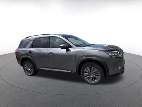 Used 2025 Nissan Pathfinder SV AWD/4WD image 2