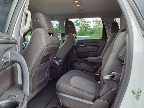 Used 2017 Chevrolet Traverse LT w/ Style and Technology Package FWD image 20