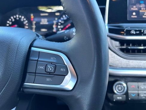 Used 2025 Jeep Compass Latitude image 12