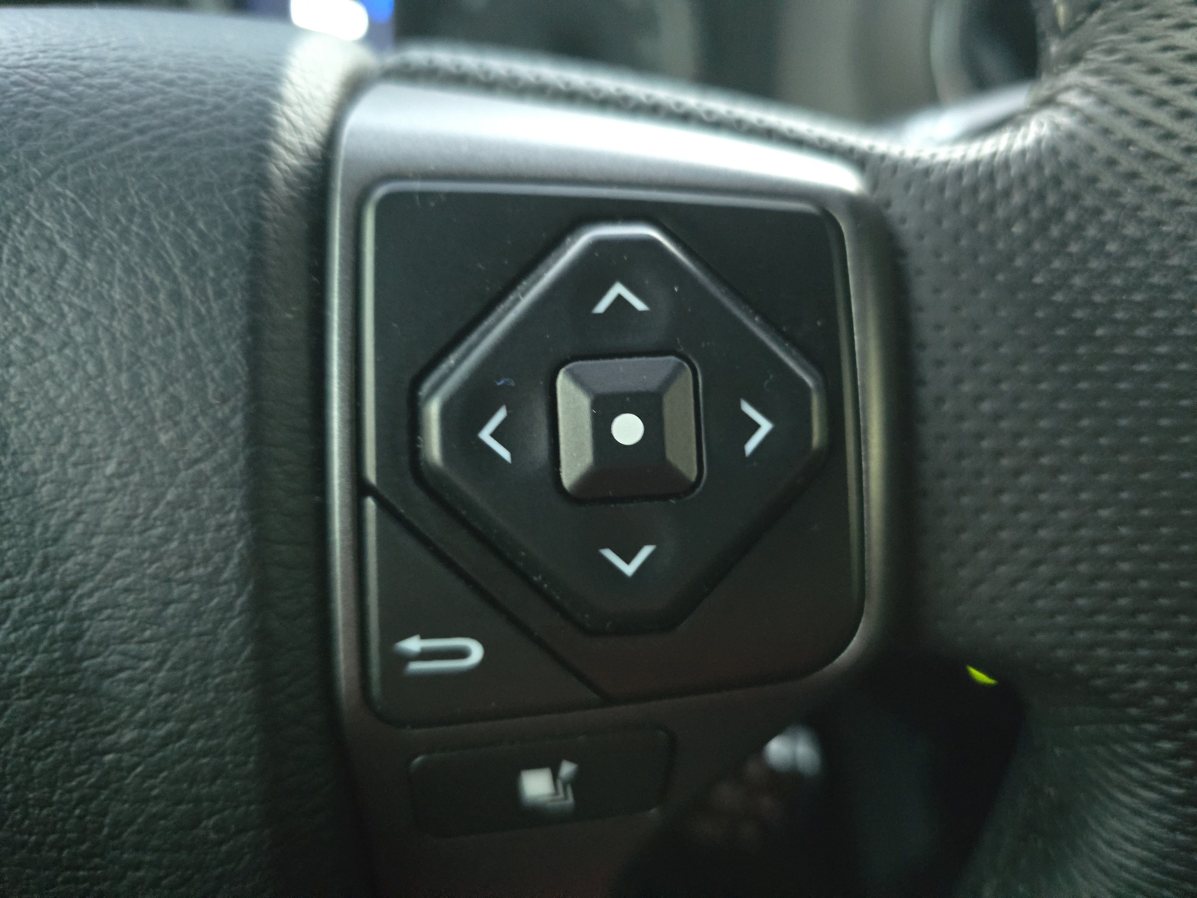 Used 2022 Toyota Tacoma TRD Off-Road w/ TRD Premium Off Road Package AWD/4WD image 17