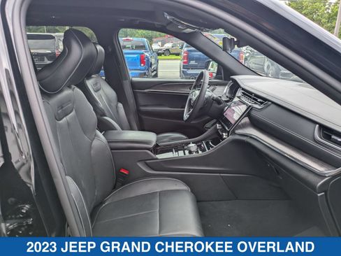 Used 2023 Jeep Grand Cherokee Overland w/ Luxury Tech Group IV AWD/4WD image 37
