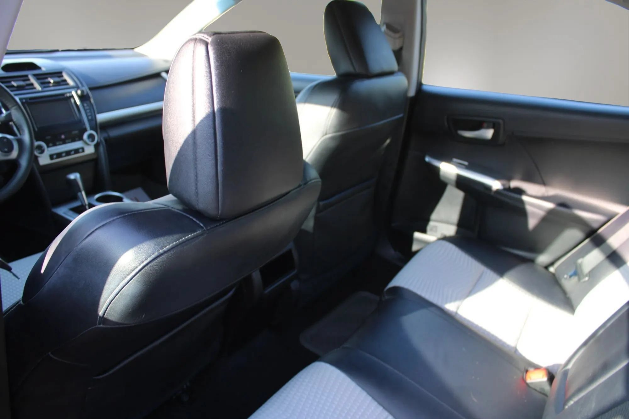 Used 2013 Toyota Camry SE FWD image 18
