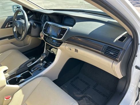 Used 2017 Honda Accord EX-L image 42