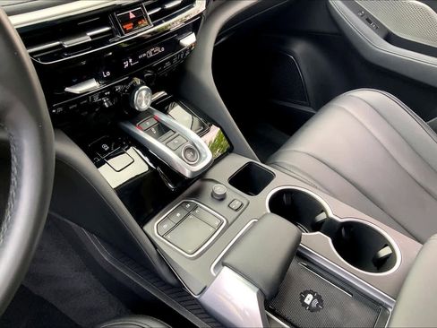 Used 2024 Acura MDX SH-AWD image 17