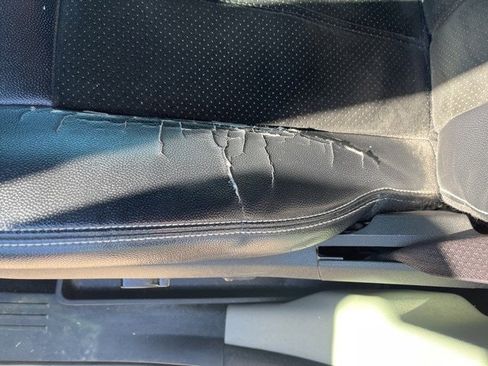 Used 2017 Dodge Grand Caravan SXT image 18