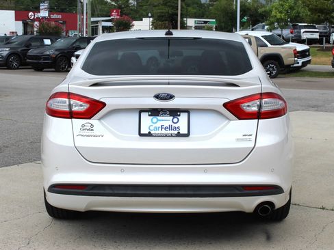 Used 2015 Ford Fusion SE w/ Equipment Group 201A FWD image 4