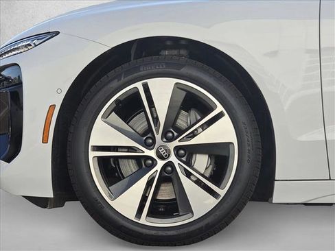 New 2025 Audi A6 e-tron Premium Plus image 9