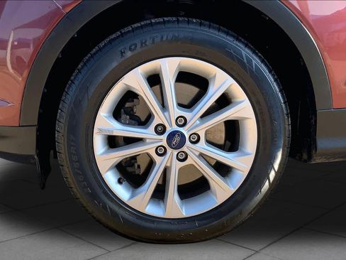 Used 2018 Ford Escape SE w/ Ford Safe & Smart Package AWD/4WD image 11