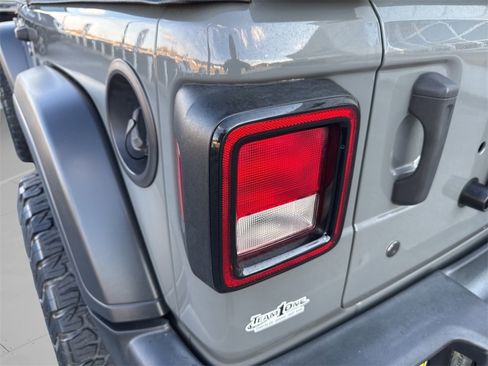 Used 2019 Jeep Wrangler Sport image 31