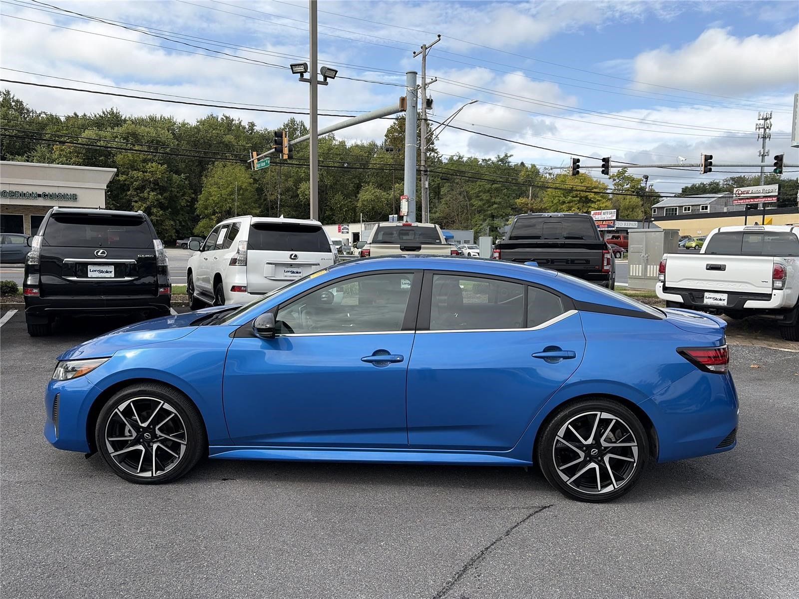 Used 2025 Nissan Sentra SR FWD image 2