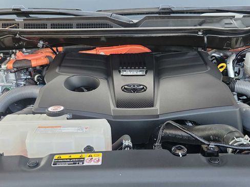 Used 2024 Toyota Tundra Limited AWD/4WD image 13