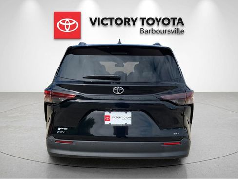 New 2026 Toyota Sienna XLE FWD image 4