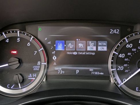 Used 2023 Toyota Highlander LE AWD/4WD image 6