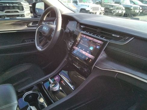 Used 2023 Jeep Grand Cherokee L Limited w/ Black Appearance Package image 20