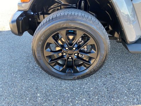 Used 2022 Jeep Wrangler Unlimited Sahara image 29