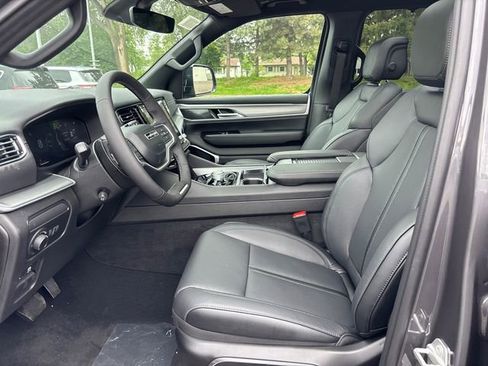 New 2026 Jeep Grand Wagoneer Limited AWD/4WD image 6