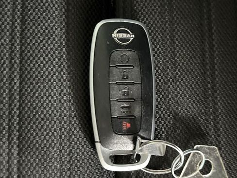 Used 2025 Nissan Rogue SV AWD/4WD image 27