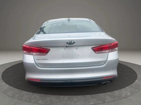 Used 2018 Kia Optima LX w/ 17" Alloy Wheels Package FWD image 6