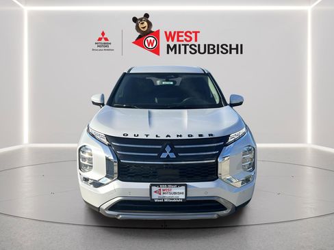 New 2026 Mitsubishi Outlander SE image 2