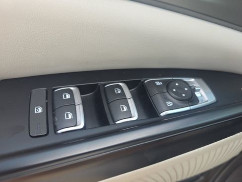 Certified 2024 Kia Carnival LX FWD image 27