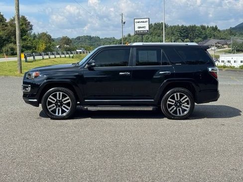 Used 2023 Toyota 4Runner Limited AWD/4WD image 4