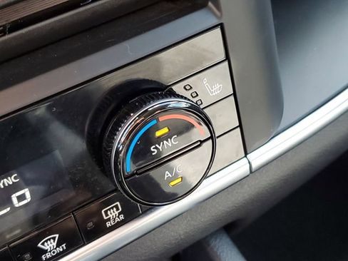 Used 2022 Nissan Rogue S image 27