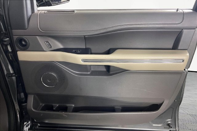 Used 2019 Ford Expedition XLT w/ Equipment Group 202A AWD/4WD image 27