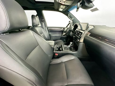 Used 2022 Lexus GX 460 Luxury w/ Accessory Package AWD/4WD image 36