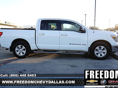 Used 2018 Nissan Titan SV w/ SV Convenience Package image 7