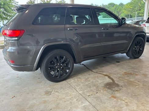 Used 2021 Jeep Grand Cherokee Laredo X RWD image 3