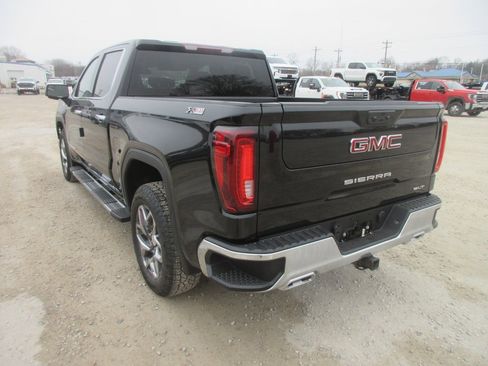 New 2026 GMC Sierra 1500 SLT w/ SLT Premium Package image 9