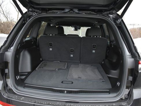 Used 2025 Jeep Grand Cherokee Laredo w/ Luxury Tech Group I image 28