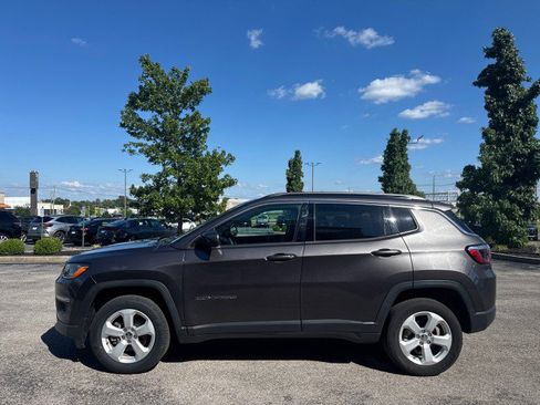 Used 2021 Jeep Compass Latitude w/ Sun and Sound Group AWD/4WD image 15