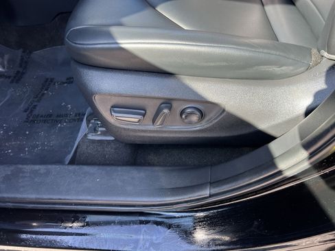 Used 2023 Toyota Highlander XLE image 14