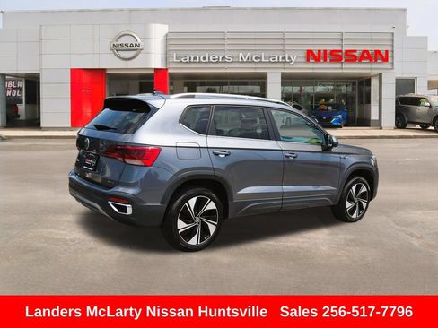 Used 2024 Volkswagen Taos SE AWD/4WD image 3