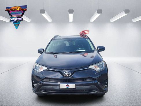 Used 2017 Toyota RAV4 LE FWD image 2