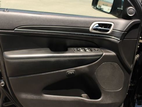 Used 2020 Jeep Grand Cherokee Limited AWD/4WD image 13