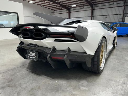 Used 2024 Lamborghini Revuelto AWD/4WD image 16