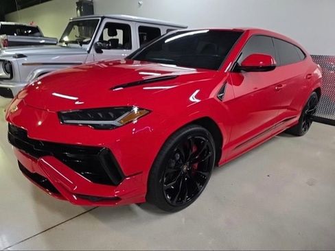 Used 2023 Lamborghini Urus S image 4