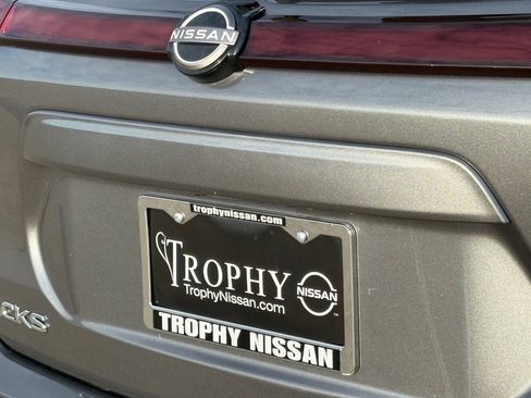 Certified 2024 Nissan Kicks SV image 8