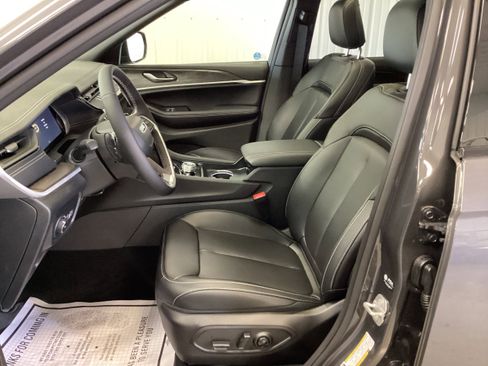 New 2026 Jeep Grand Cherokee Limited w/ Limited Altitude Package AWD/4WD image 15